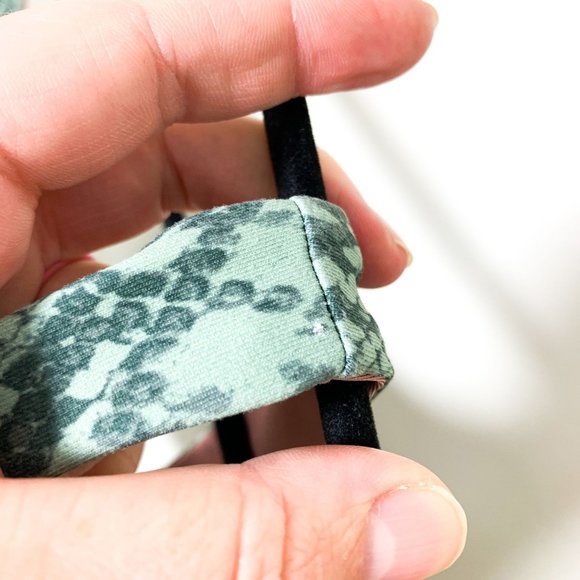 Fabletics reversible sports bra pink green snakeskin XL - Picture 8 of 9